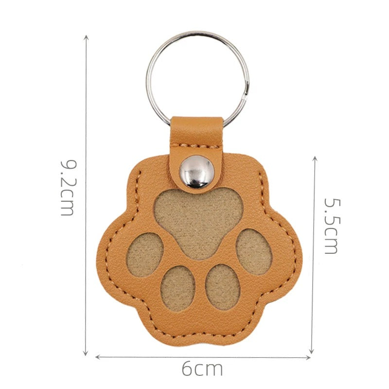 Paw Shaped Leather Pet Hair Keychain – A Tiny Keepsake for Cat & Dog Lovers